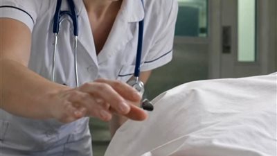 الممرضه والخاتم الثمين