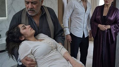 بنتى كانت مرميه فى ارضيه الحمام لمنى السيد
