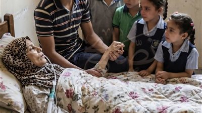 أصبـح أخـي وأنا أوصيـاء علـى أشقائـنا الثلاثـة بعـد وفـاة والـدتنا وبعـد 5 سنـوات تـم تعديـله بقلـم منـي السـيد